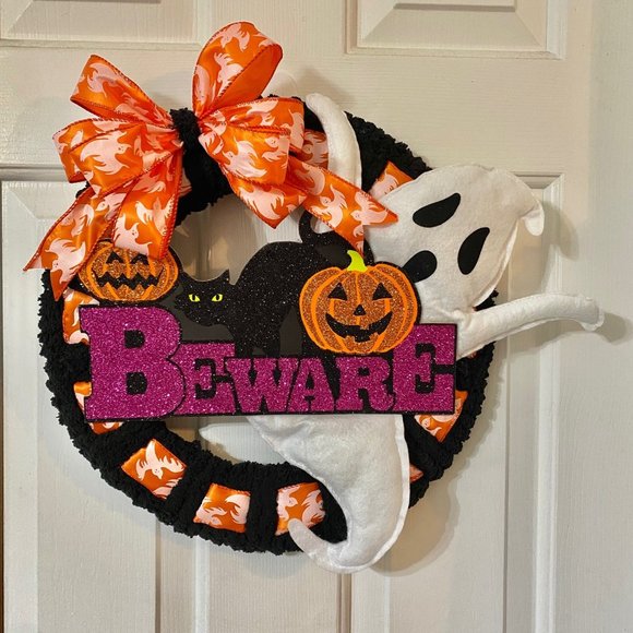 Halloween Wreath (indoor) Beware of Ghosts! - Picture 1 of 4